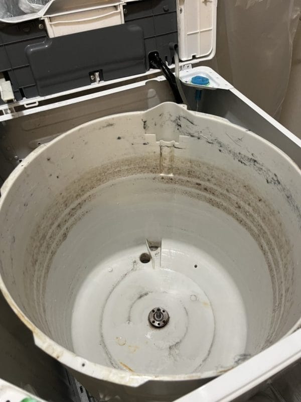 分解洗浄前のドラム式洗濯機