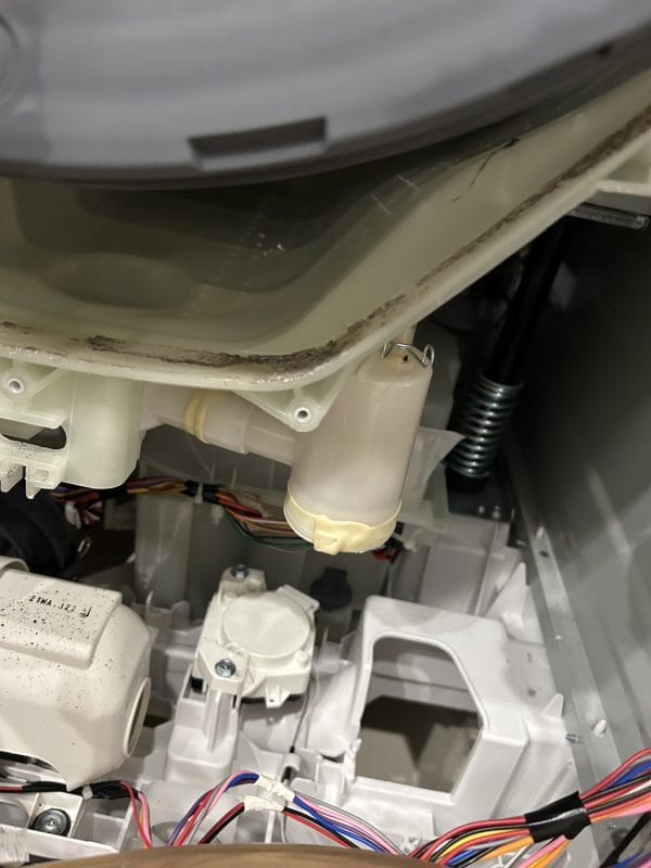 ドラム式洗濯機を解体して分かる溜まった汚れ